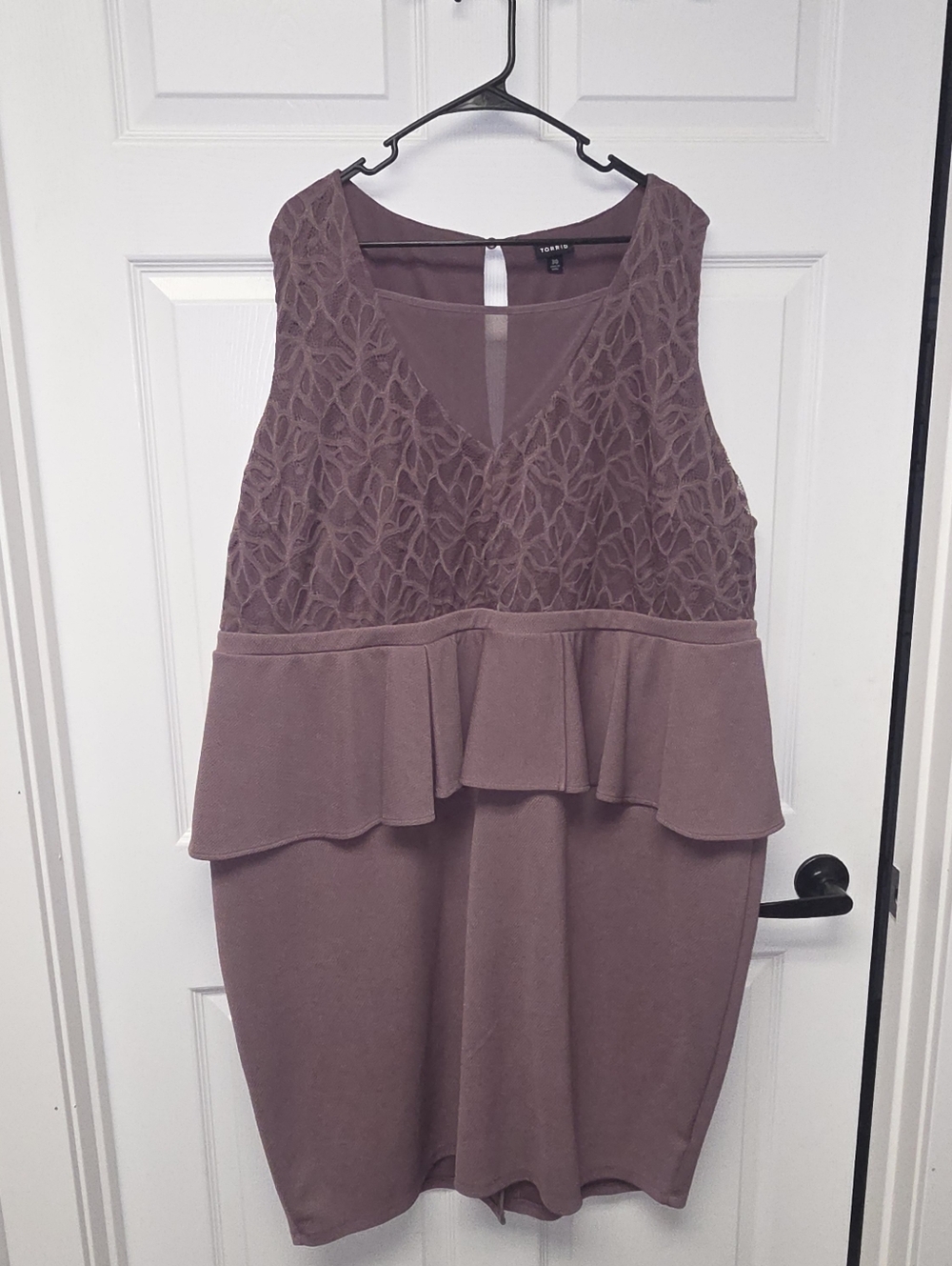 Women's plus size 30 torrid peplum mauve-purple dress